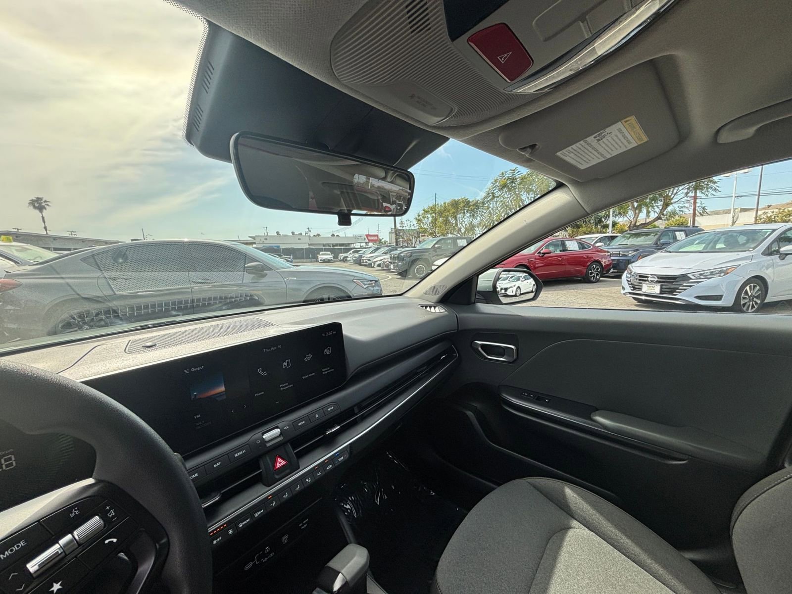 Used 2025 Kia K4 LXS image 38