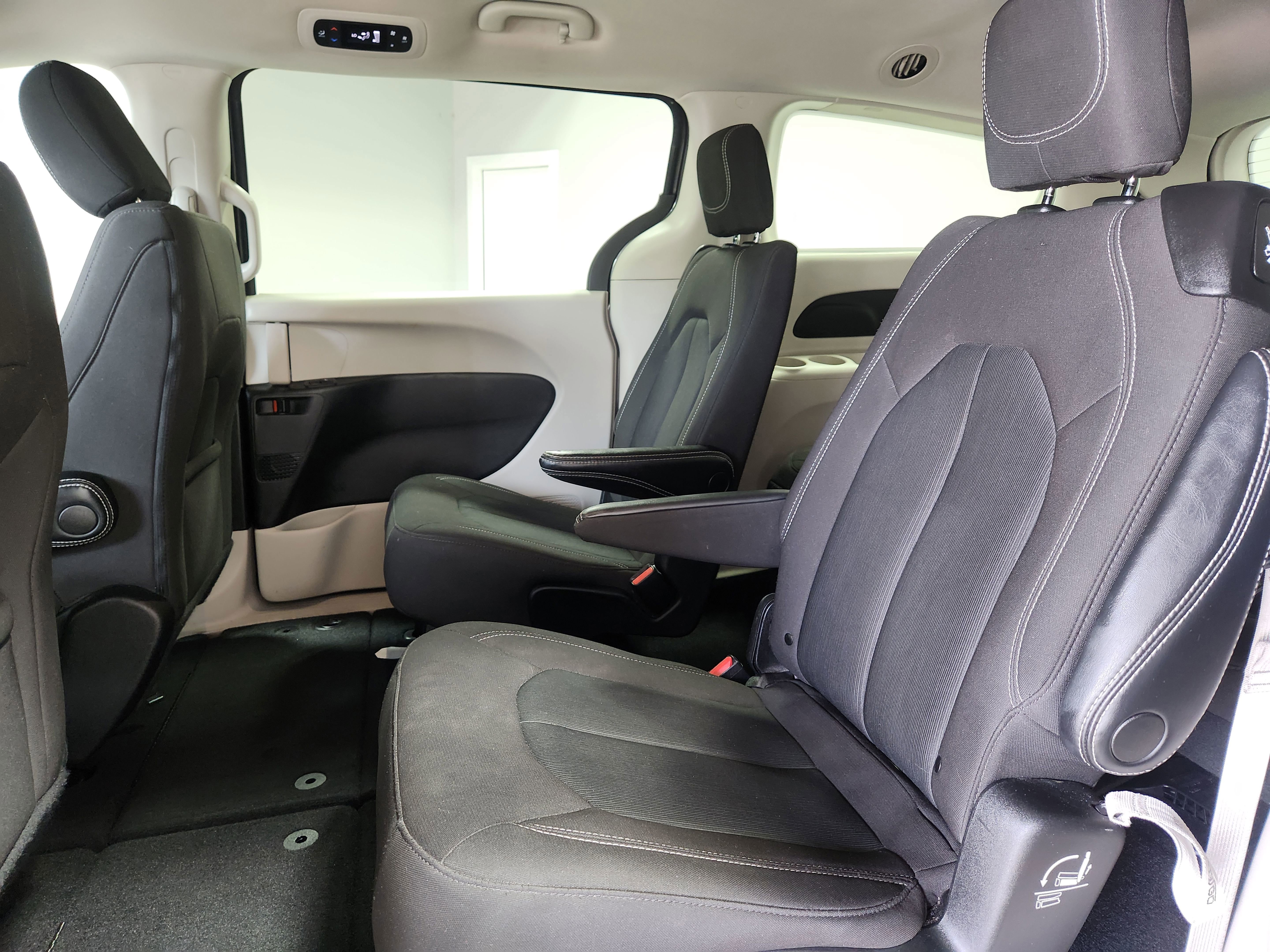 Used 2023 Chrysler Voyager LX FWD image 11