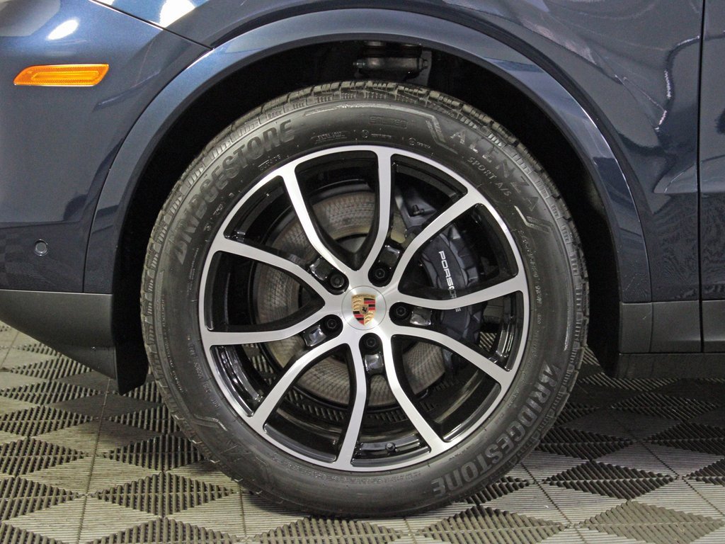 Used 2025 Porsche Cayenne Coupe image 38