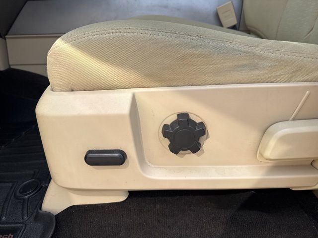 Used 2016 Ford Expedition XLT RWD image 19