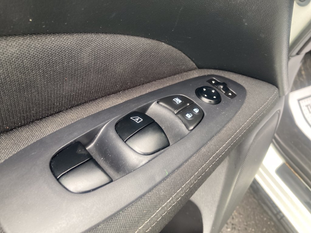 Used 2017 Nissan Pathfinder S AWD/4WD image 14