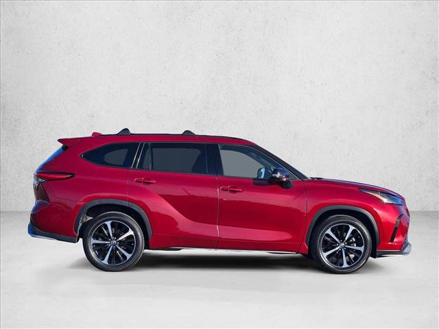 Used 2021 Toyota Highlander XSE video 4