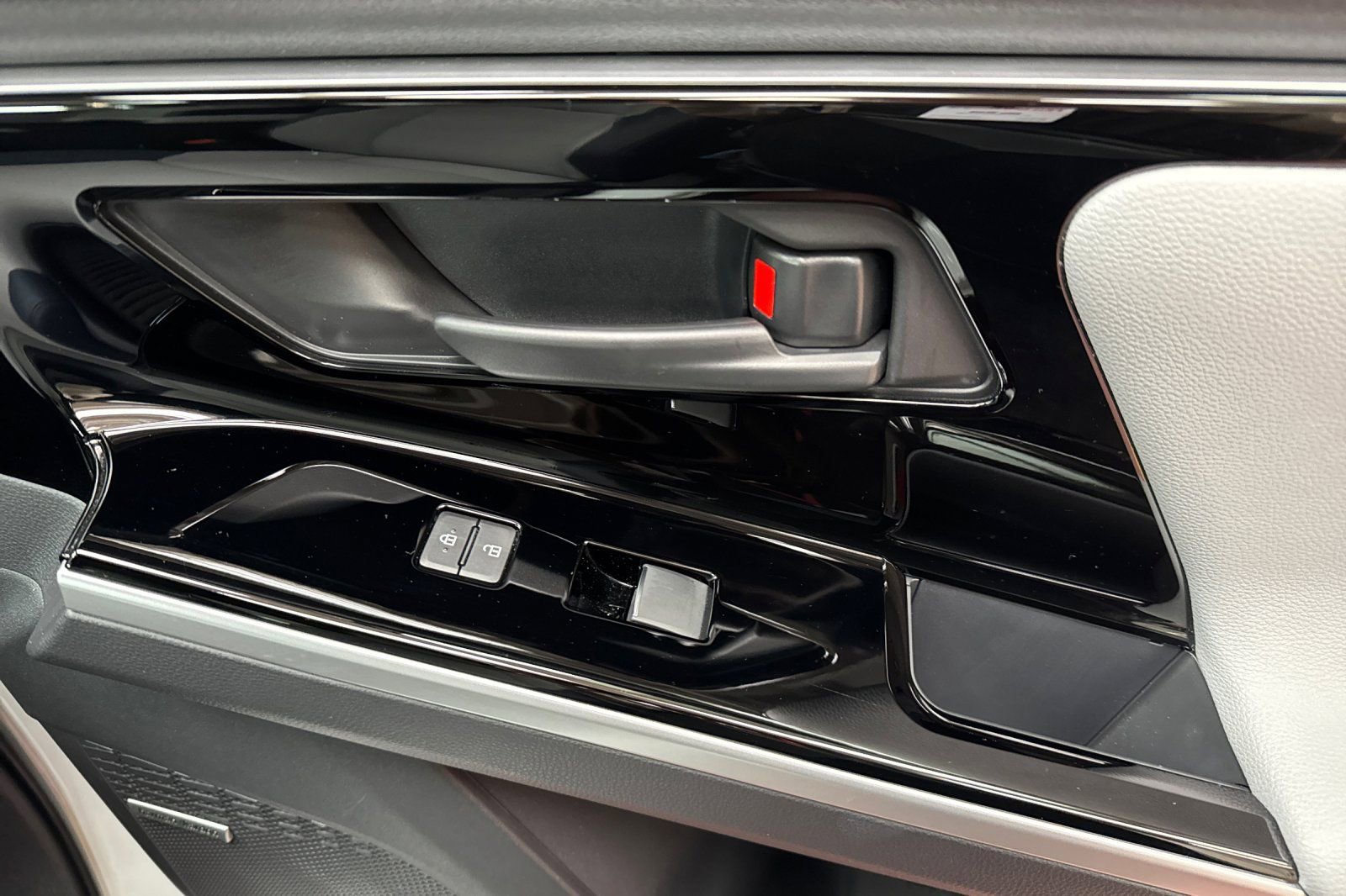 Used 2024 Subaru Solterra Limited image 23