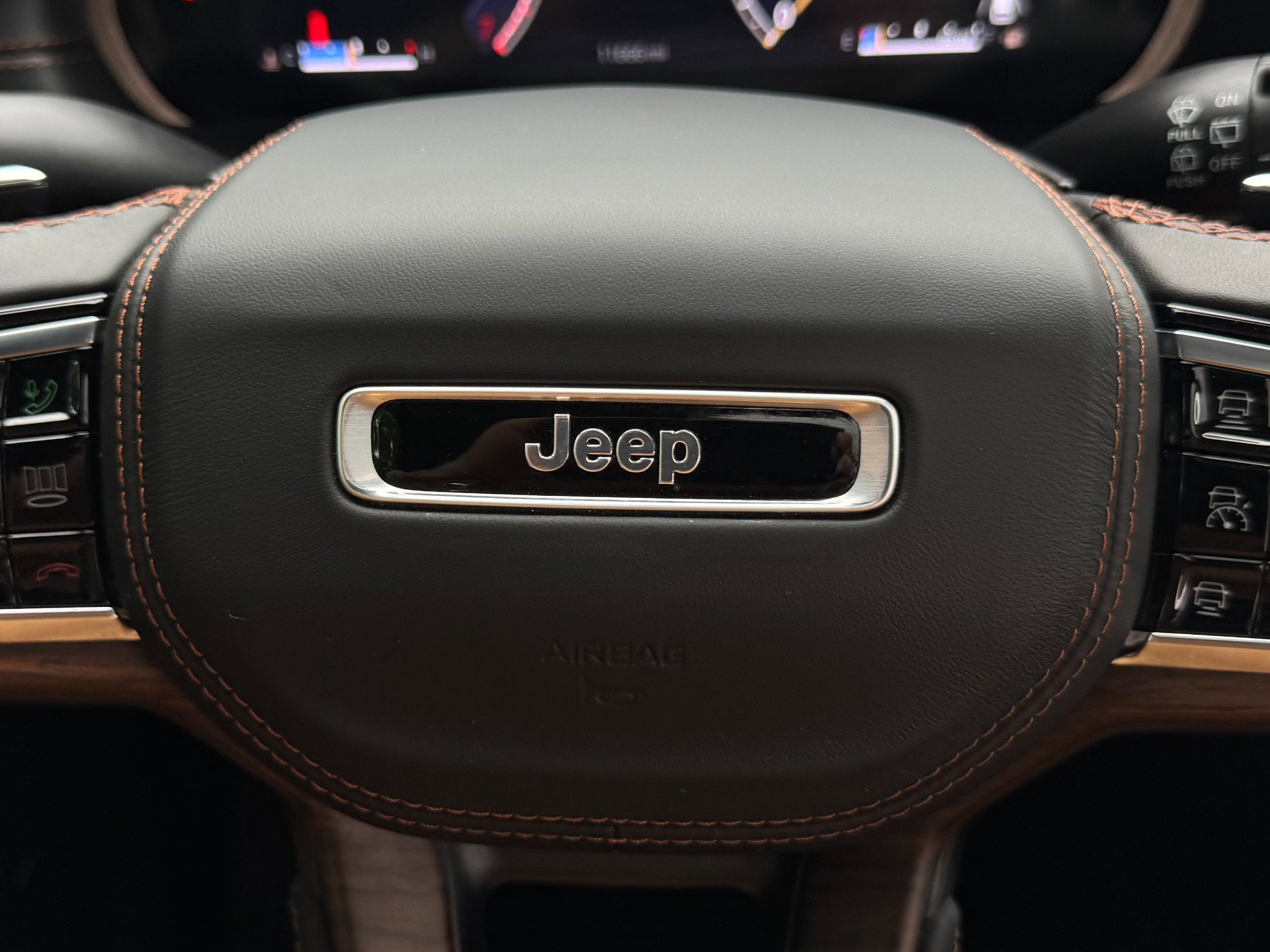 Used 2025 Jeep Grand Cherokee Summit AWD/4WD image 50