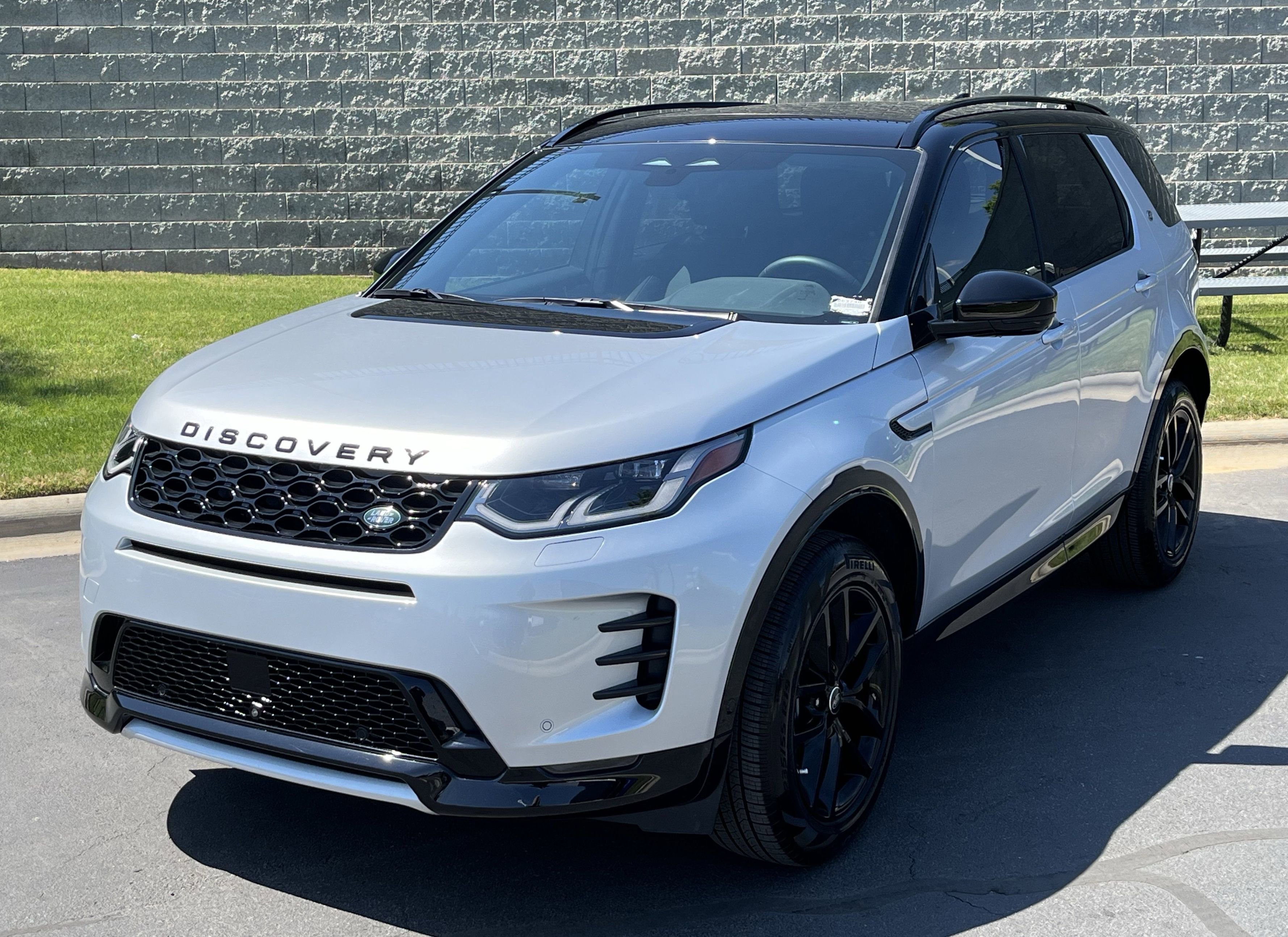 Certified 2025 Land Rover Discovery Sport Dynamic SE image 2