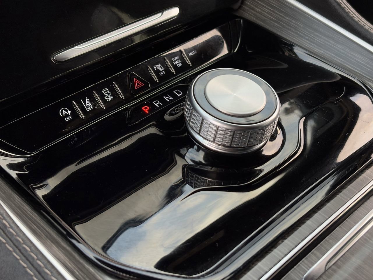 Used 2024 Jeep Wagoneer L Series II image 19