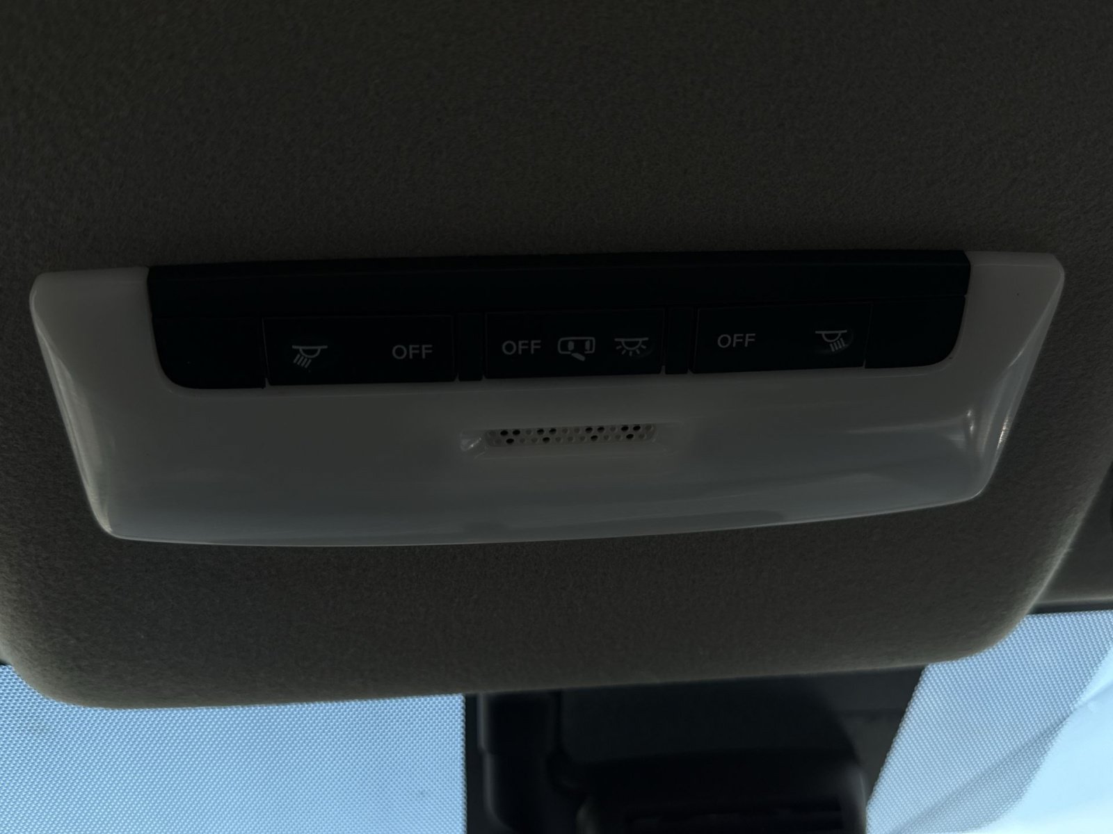 Used 2025 Nissan Versa SV FWD image 23