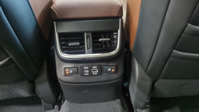 Used 2025 Subaru Outback Touring AWD/4WD image 36