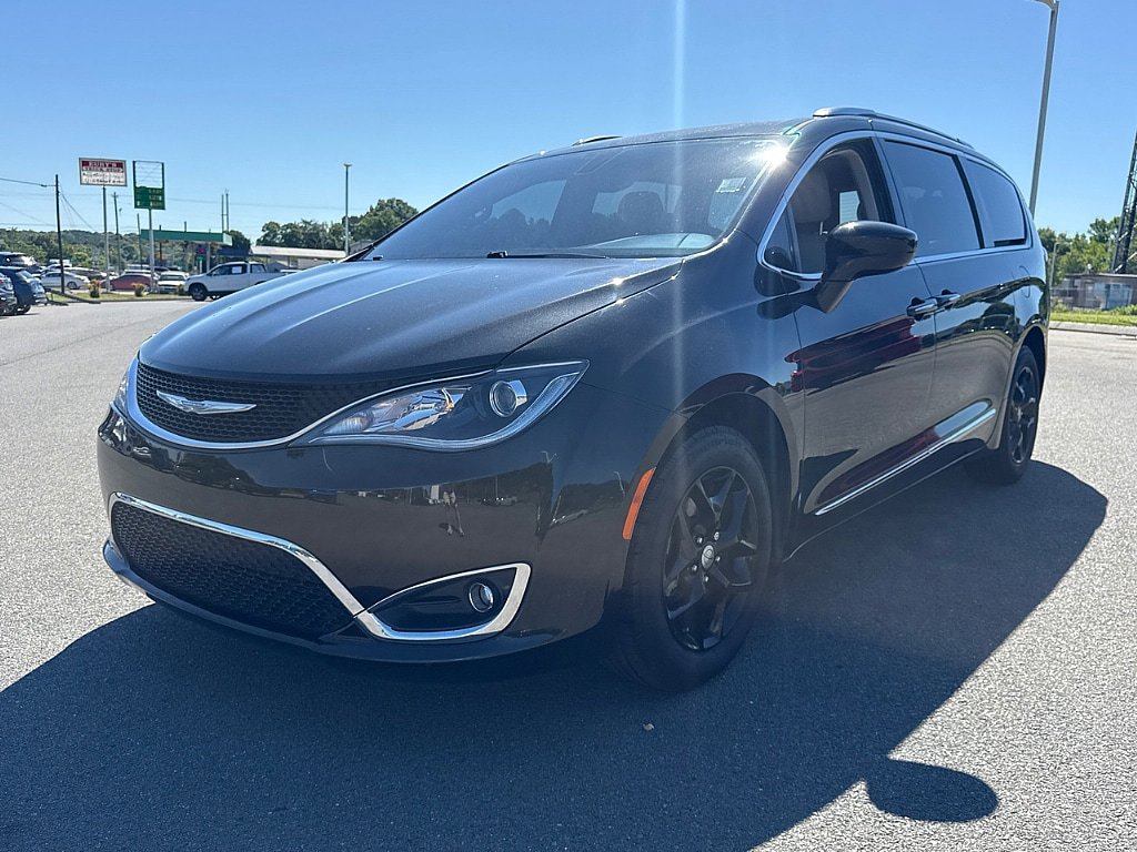 Used 2017 Chrysler Pacifica Touring-L Plus w/ Tire & Wheel Group FWD image 6