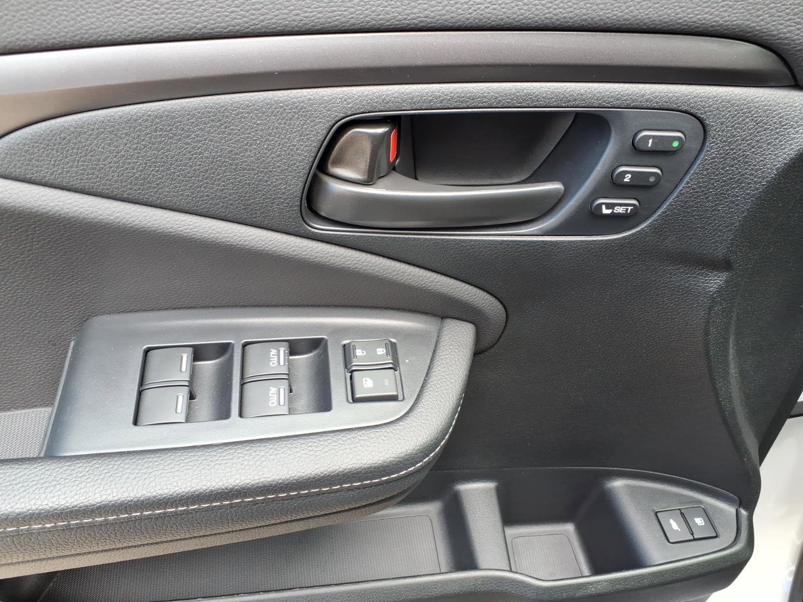 Certified 2025 Honda Passport EX-L image 14