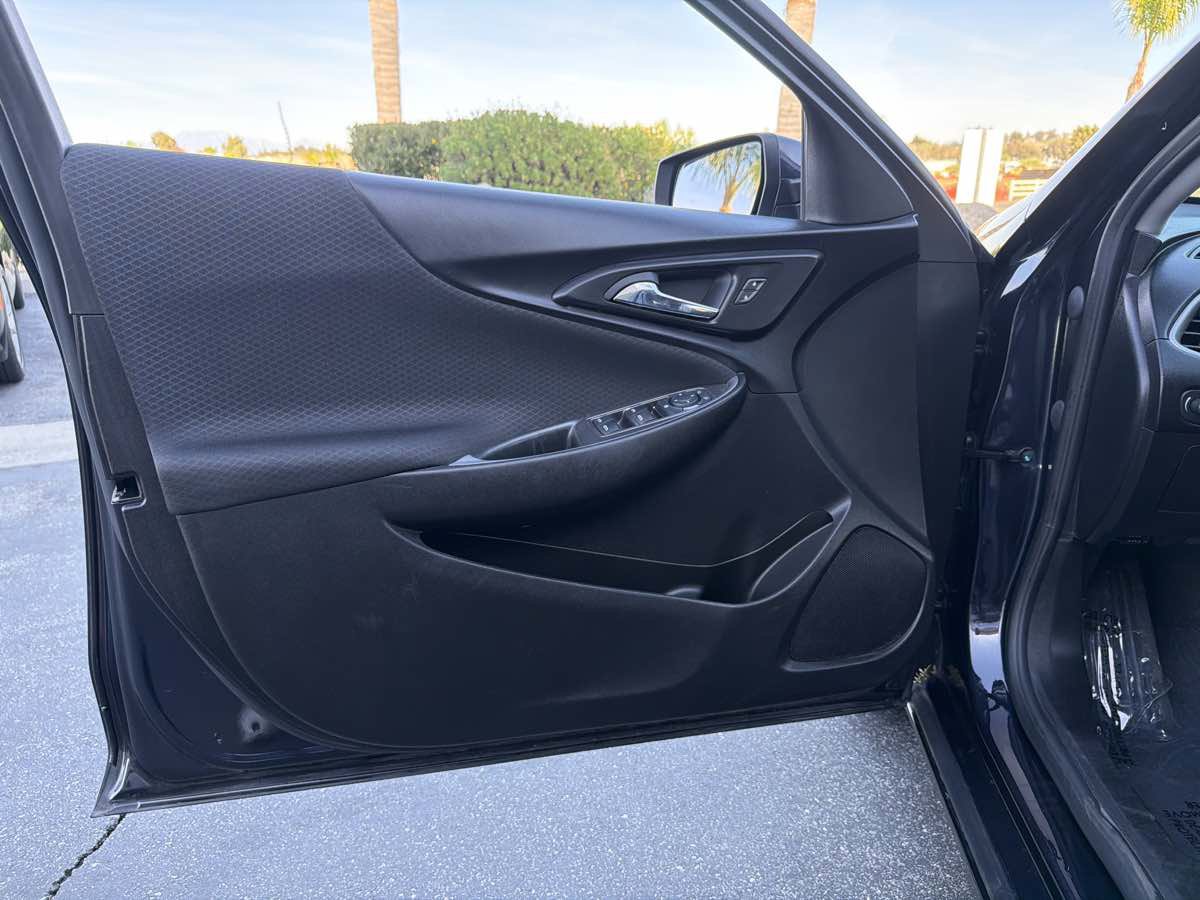 Used 2023 Chevrolet Malibu LT image 30