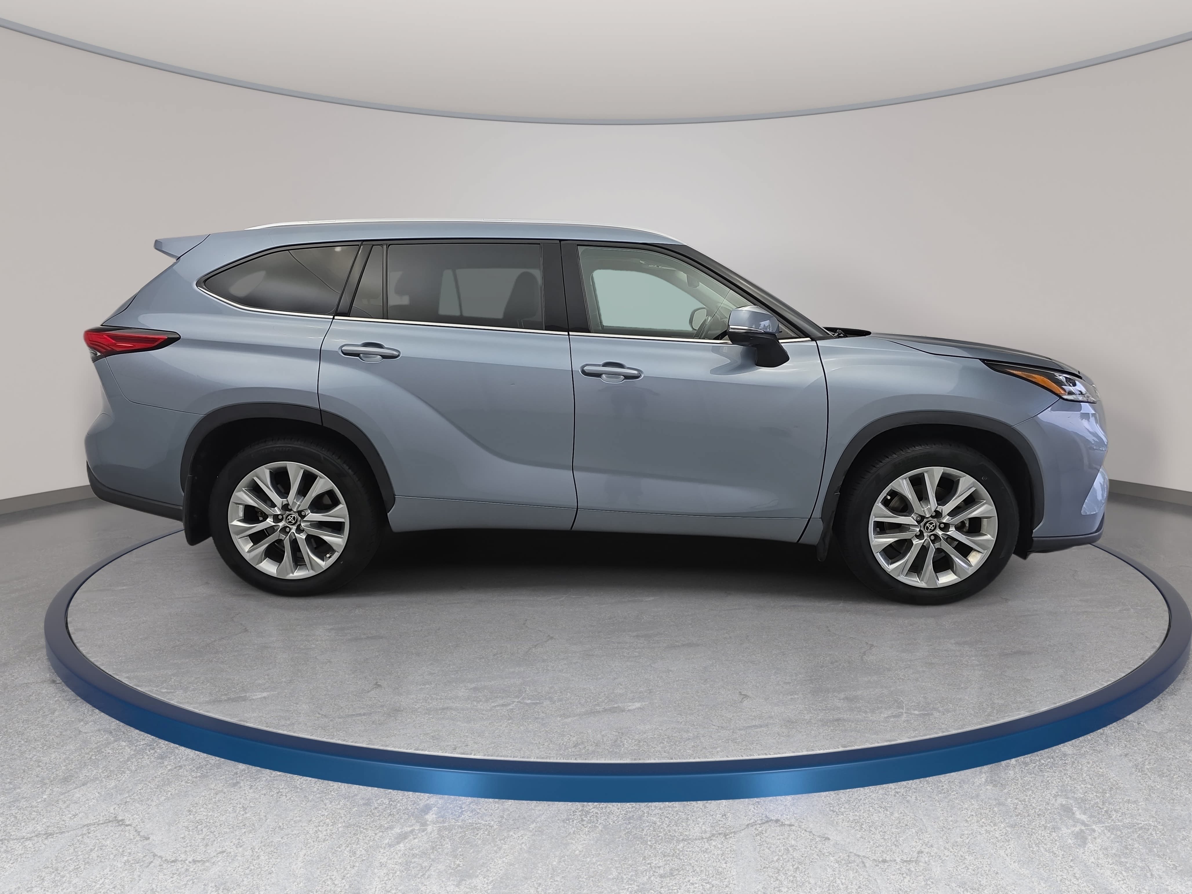 Used 2022 Toyota Highlander Limited AWD/4WD image 4