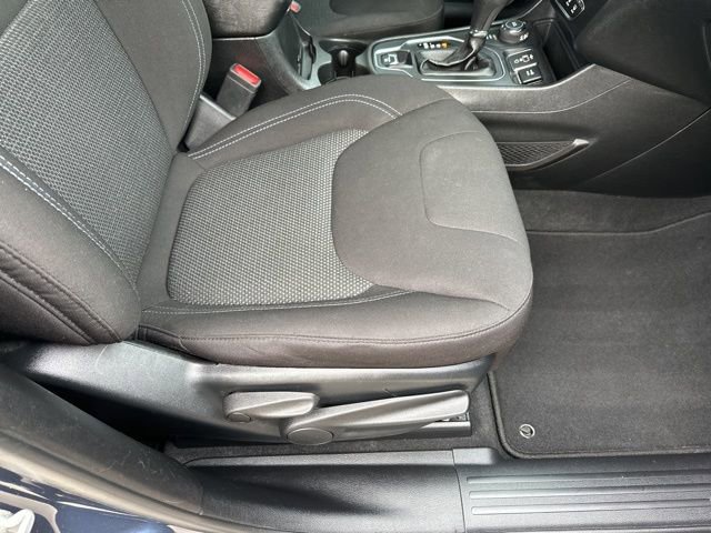 Used 2019 Jeep Cherokee Latitude w/ Popular Appearance Group image 12