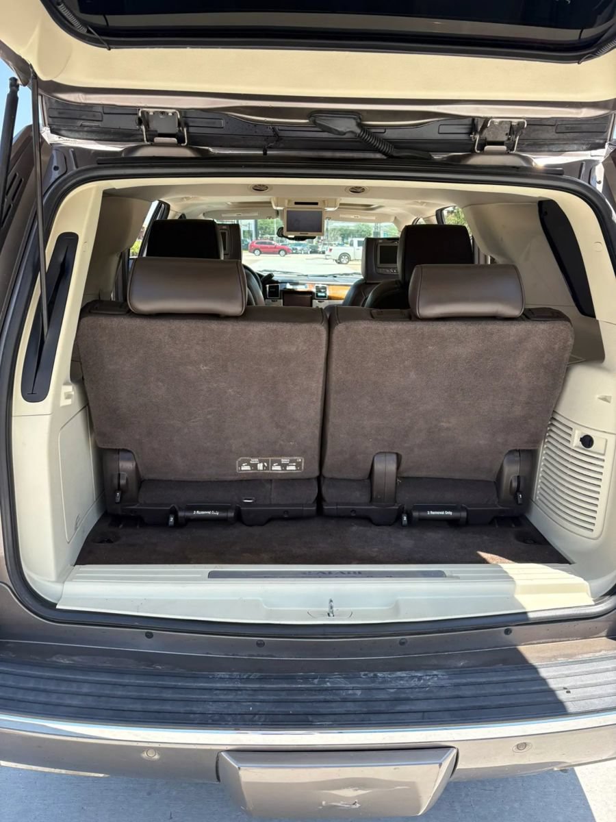 Used 2014 Cadillac Escalade Platinum RWD image 13