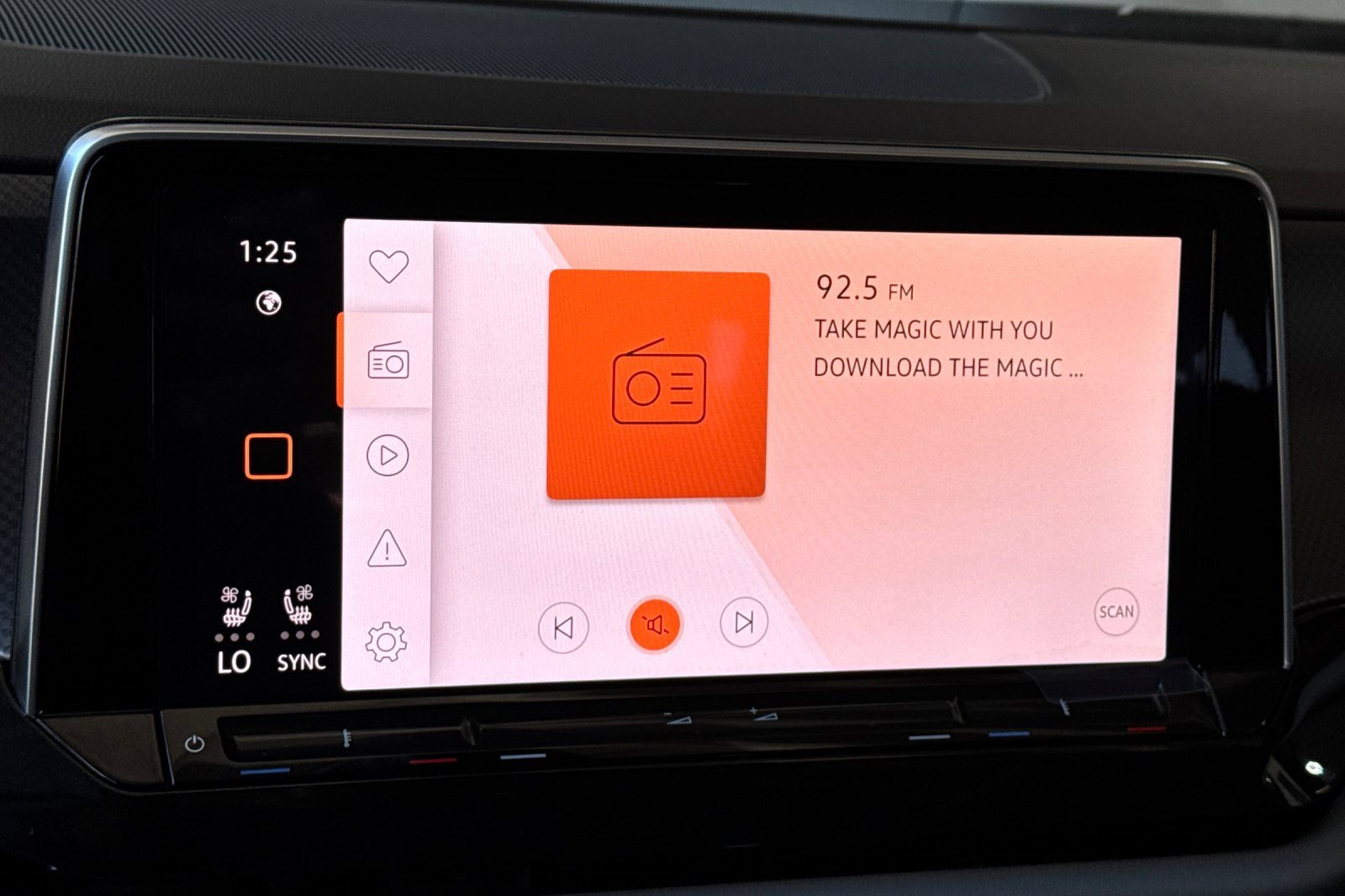 New 2025 Volkswagen Atlas Peak Edition SE image 16