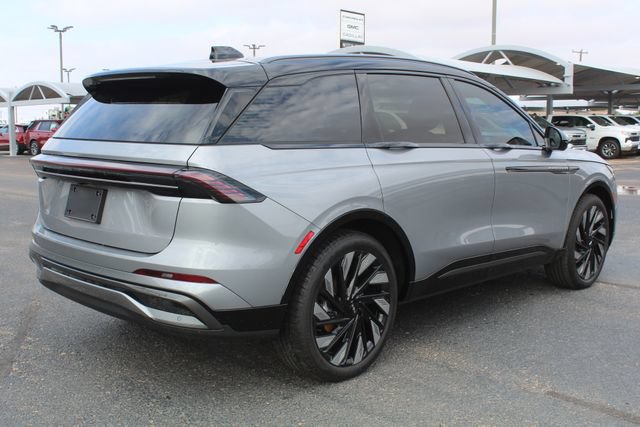 Used 2025 Lincoln Nautilus Reserve w/ Jet Appearance Package AWD/4WD image 3