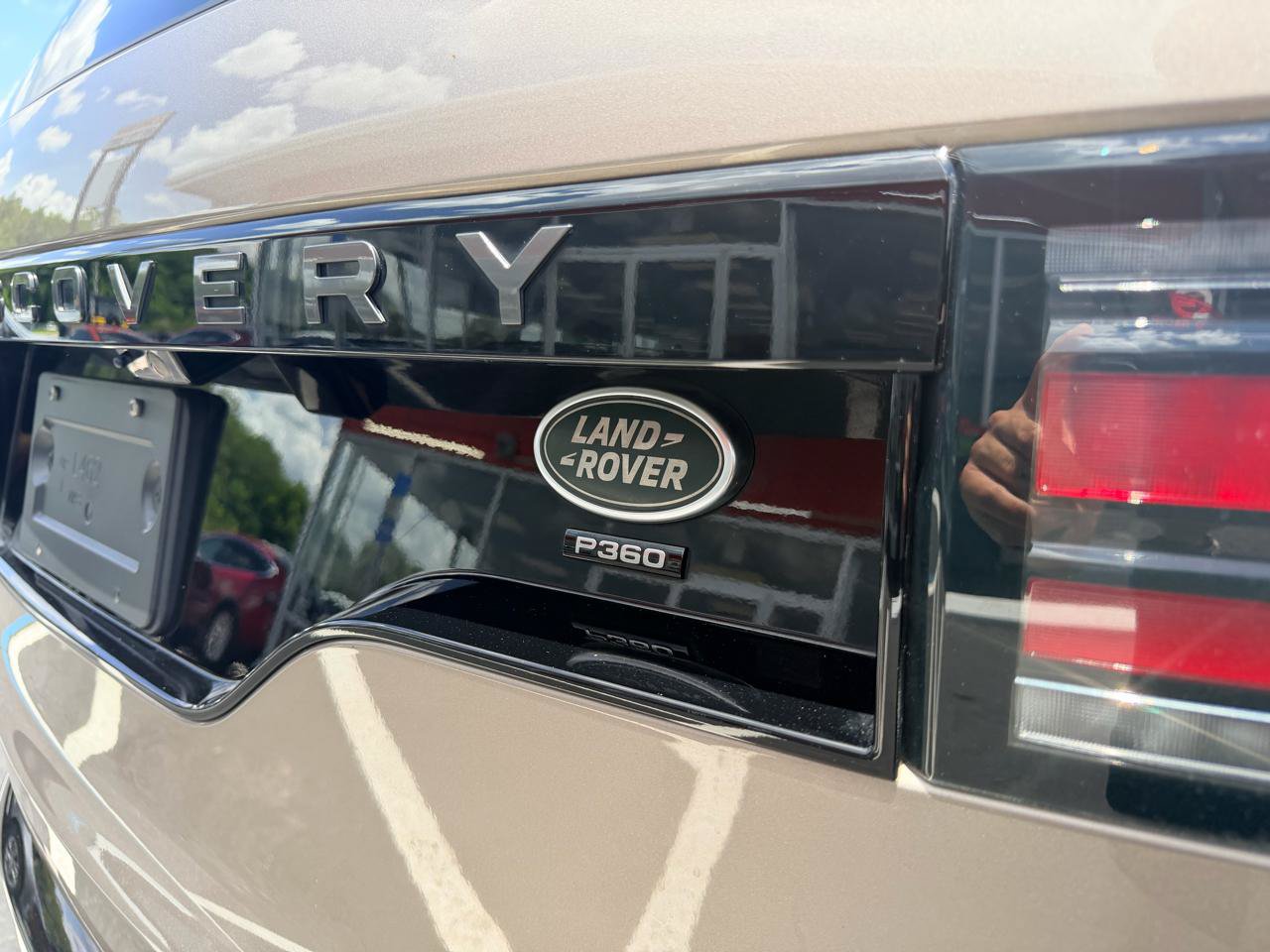 Used 2023 Land Rover Discovery HSE R-Dynamic AWD/4WD image 12