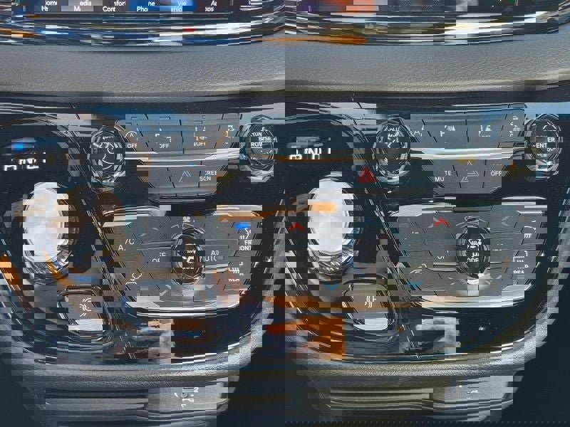 New 2026 Chrysler Voyager LX image 18