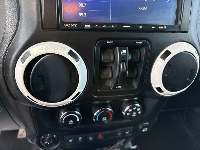 Used 2014 Jeep Wrangler Unlimited Sahara AWD/4WD image 19