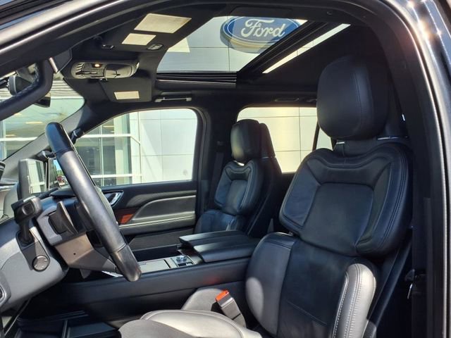 Used 2023 Lincoln Navigator Reserve image 18