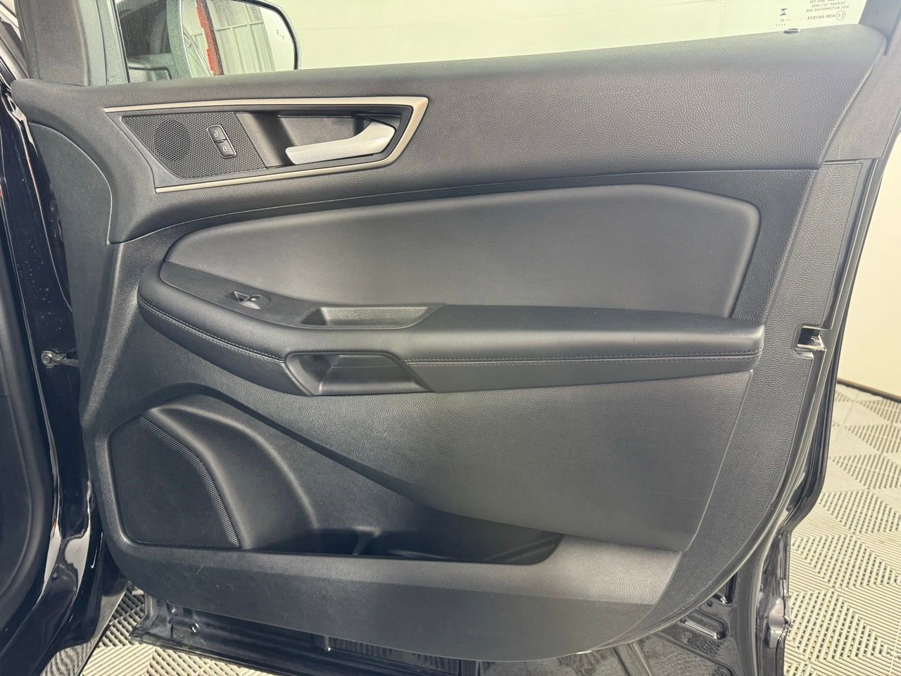 Used 2023 Ford Edge SEL image 34