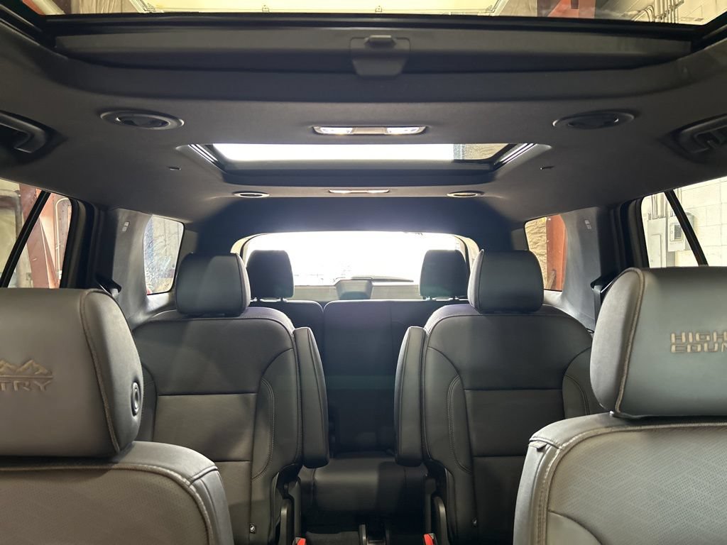 Used 2022 Chevrolet Traverse High Country AWD/4WD image 52