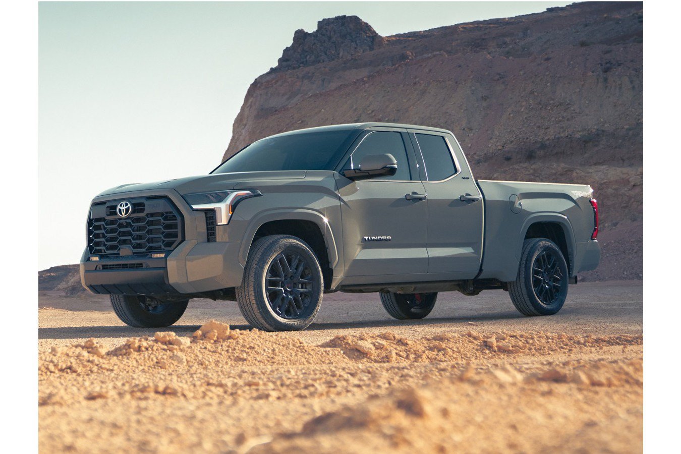 Used 2022 Toyota Tundra SR5 w/ SR5 Convenience Package RWD image 2