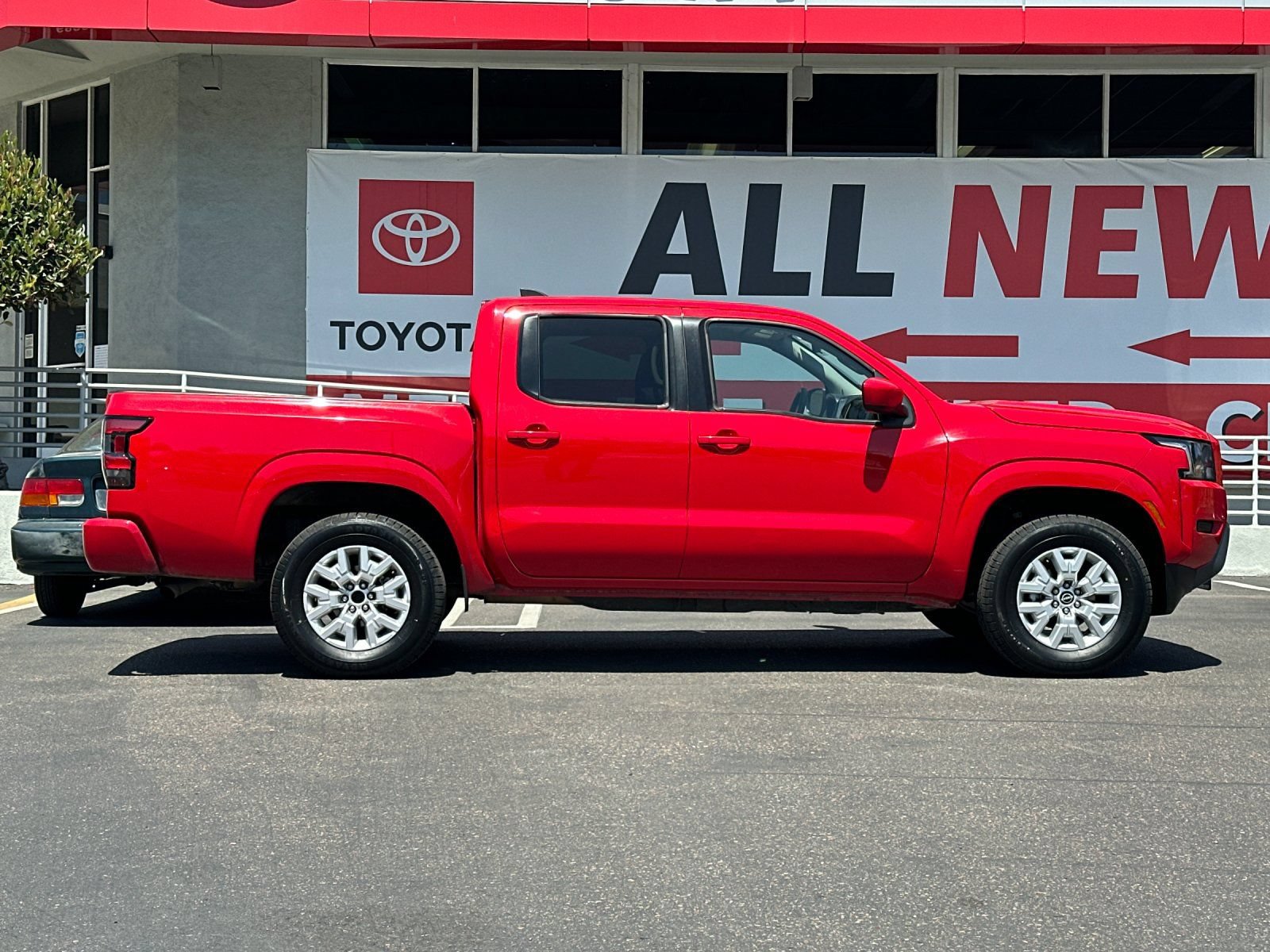 Used 2023 Nissan Frontier SV AWD/4WD image 6