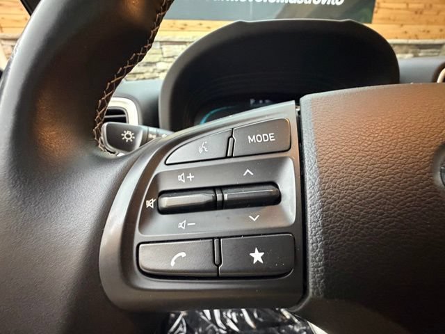 Used 2023 Hyundai Venue SEL FWD image 25