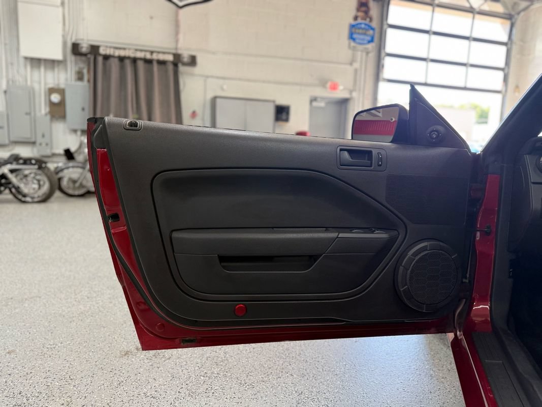 Used 2005 Ford Mustang GT RWD image 14