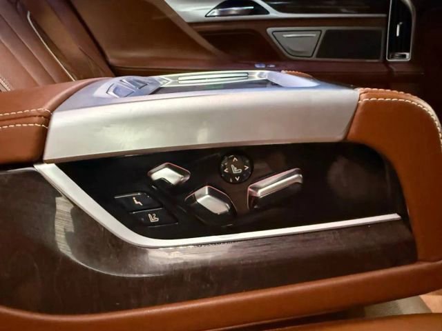 Used 2018 BMW 750i xDrive image 35