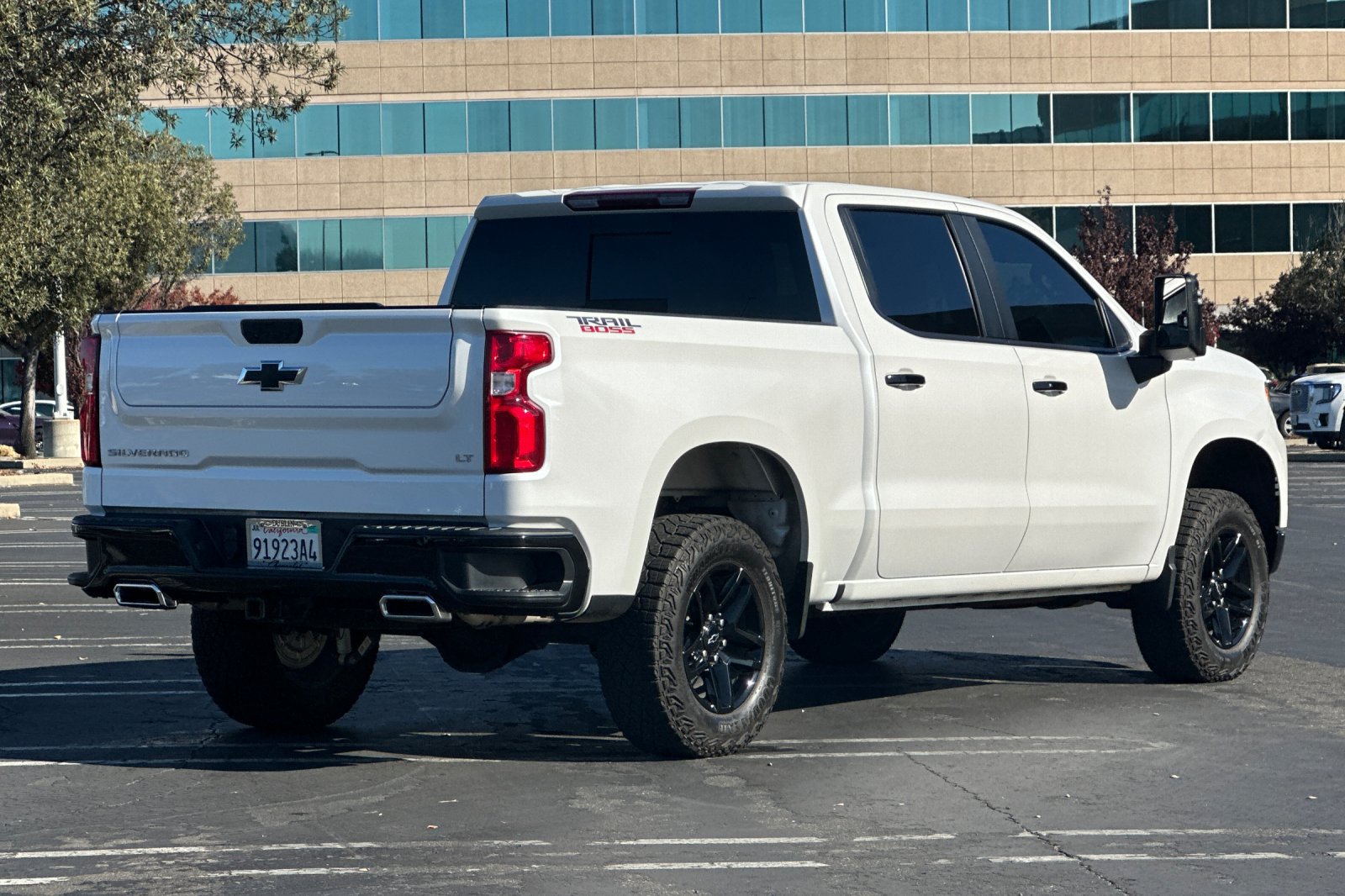 Used 2024 Chevrolet Silverado 1500 LT Trail Boss w/ Convenience Package II AWD/4WD image 4
