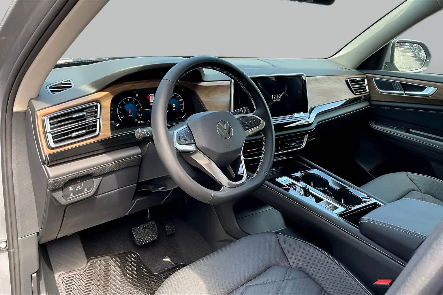 New 2026 Volkswagen Atlas SE FWD image 8