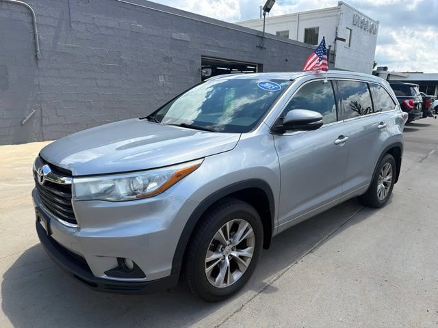 Used 2015 Toyota Highlander XLE AWD/4WD image 3
