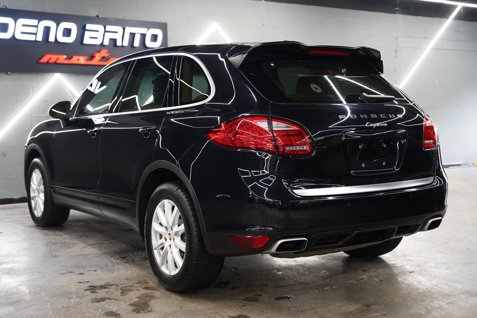 Used 2014 Porsche Cayenne AWD/4WD image 24