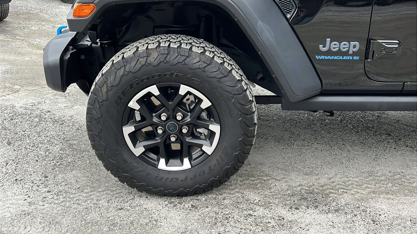 Used 2025 Jeep Wrangler Unlimited Rubicon 4xe w/ Convenience Group image 12