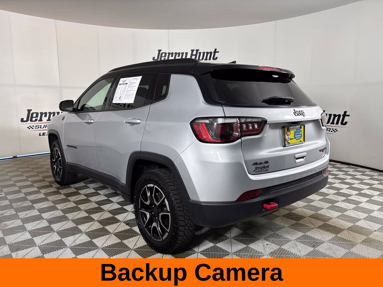 Used 2025 Jeep Compass Trailhawk AWD/4WD image 9