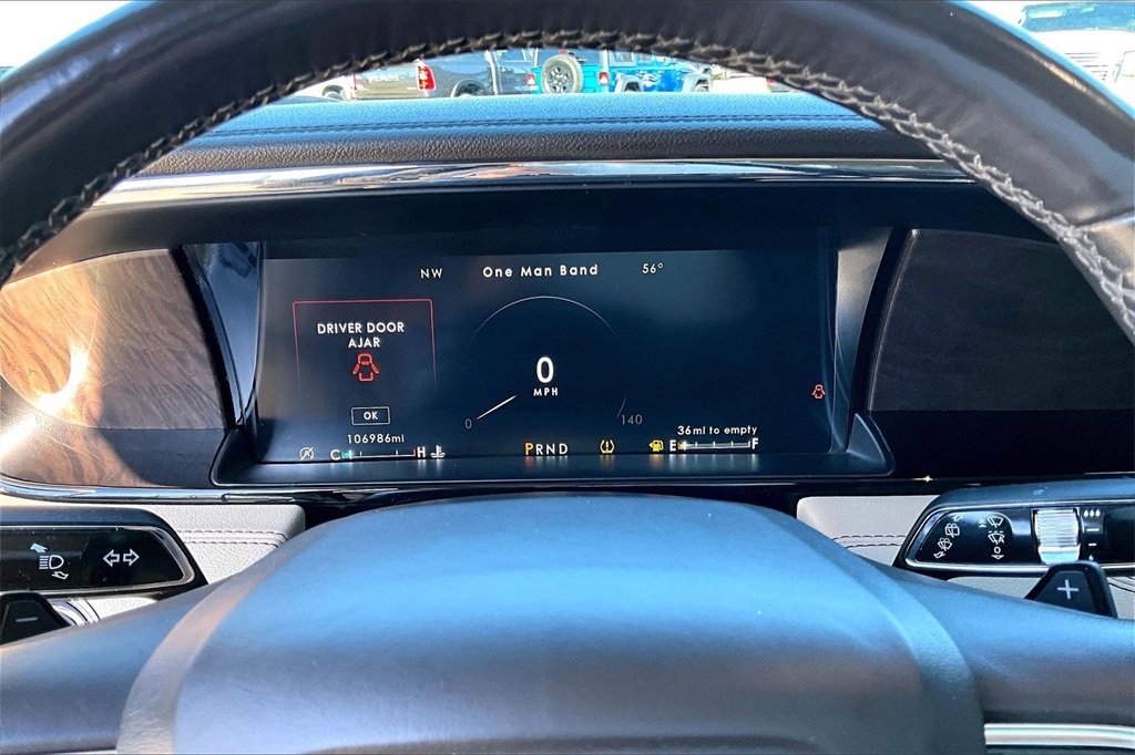 Used 2019 Lincoln Navigator Select image 17