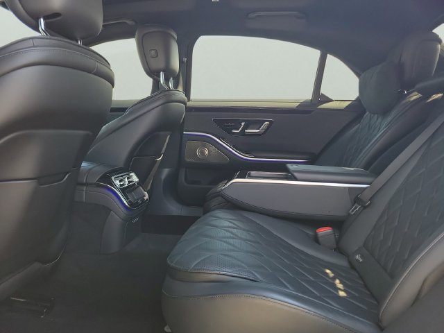 Used 2022 Mercedes-Benz S 580 4MATIC Sedan w/ AMG Line Package image 20
