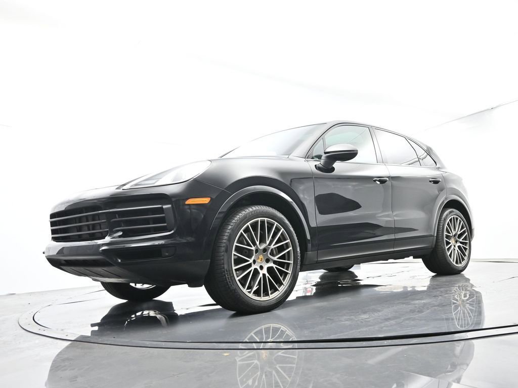 Certified 2023 Porsche Cayenne Platinum Edition image 43