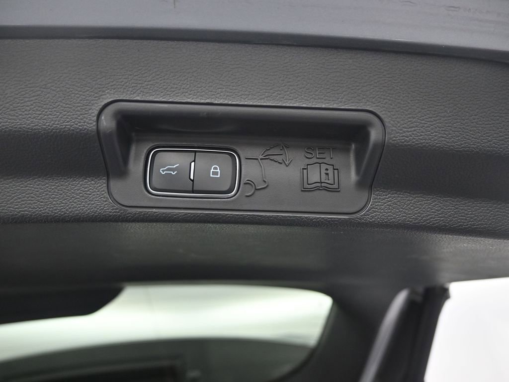 Used 2023 Ford Explorer Limited image 16