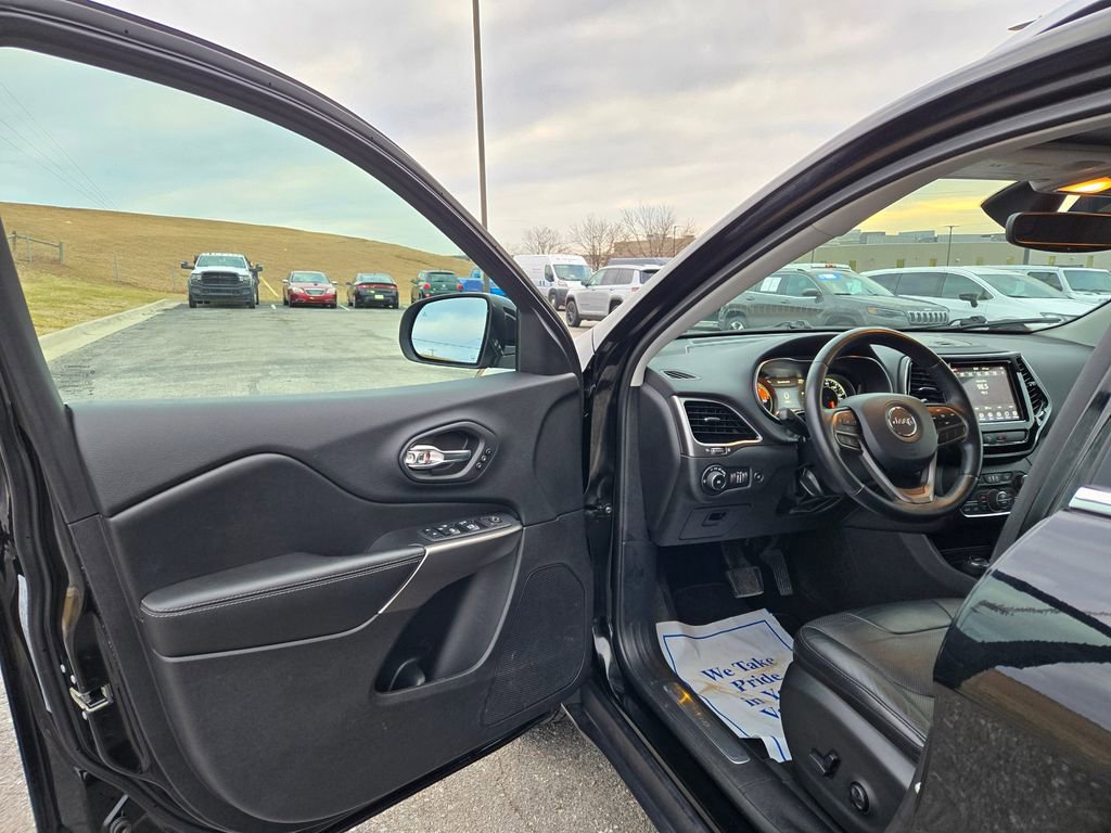 Used 2020 Jeep Cherokee Limited image 10