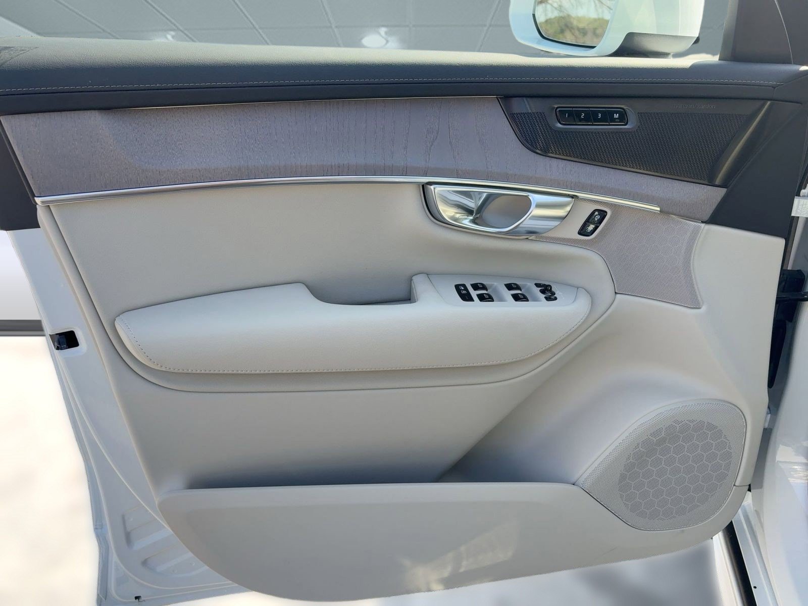New 2026 Volvo XC90 T8 Ultra w/ Protection Package Premier AWD/4WD image 19