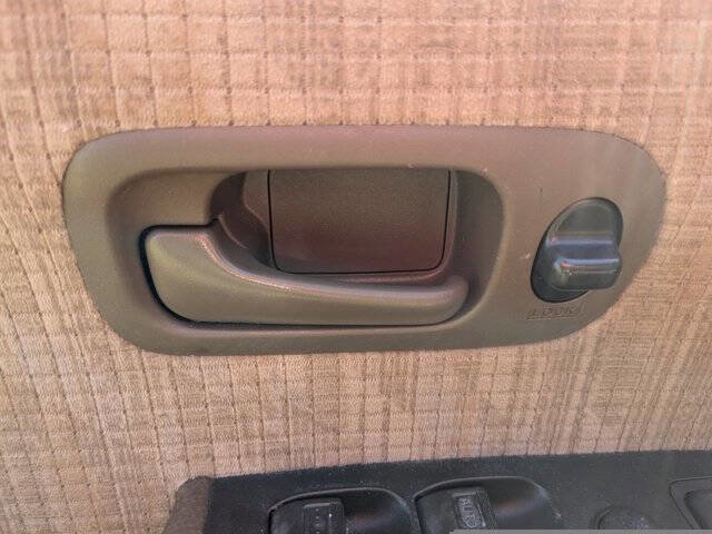 Used 2002 Honda CR-V LX image 13