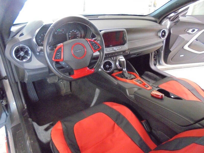 Used 2023 Chevrolet Camaro LT w/ Technology Package image 12