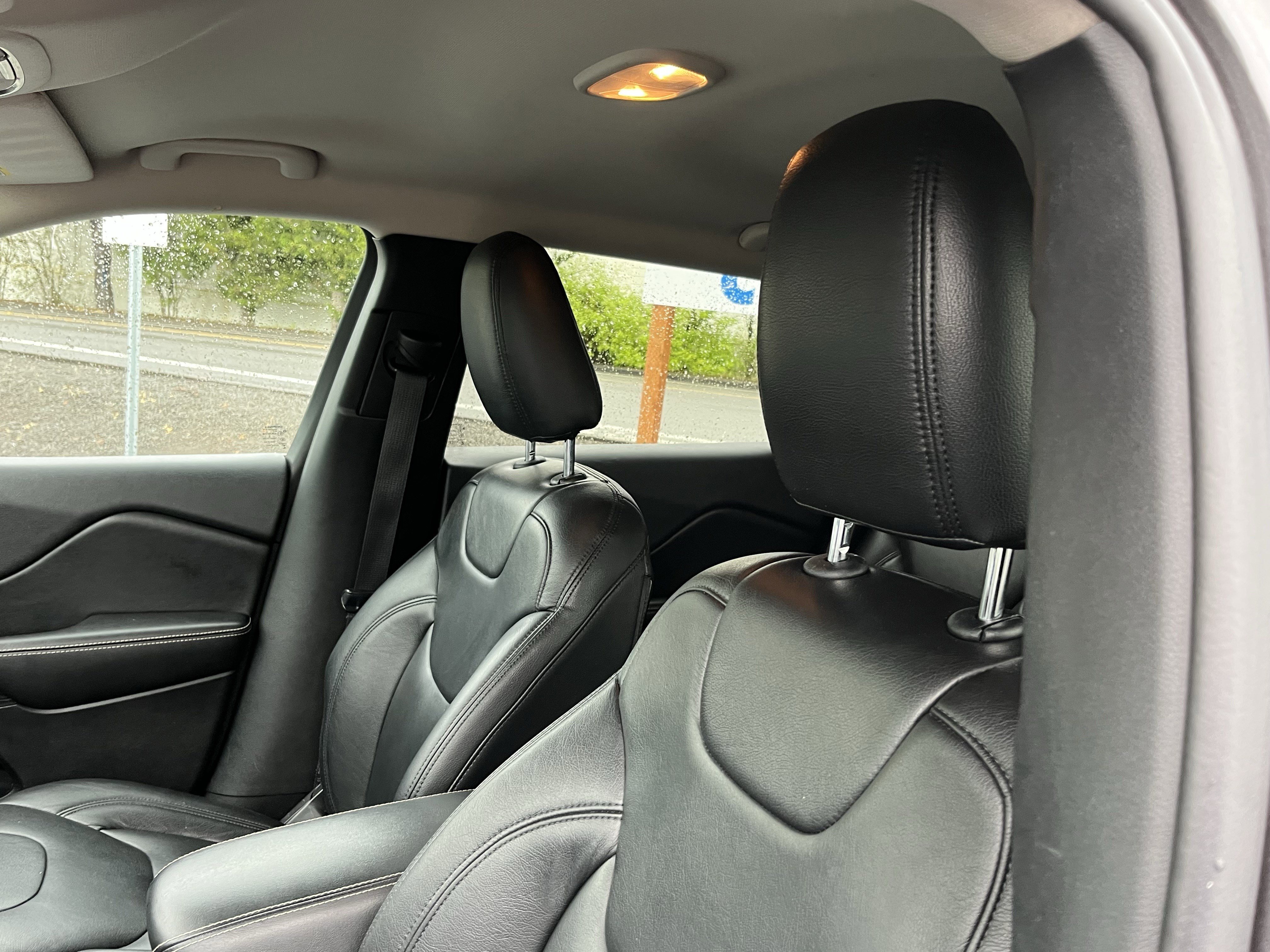 Used 2015 Jeep Cherokee Latitude w/ Comfort/Convenience Group image 16