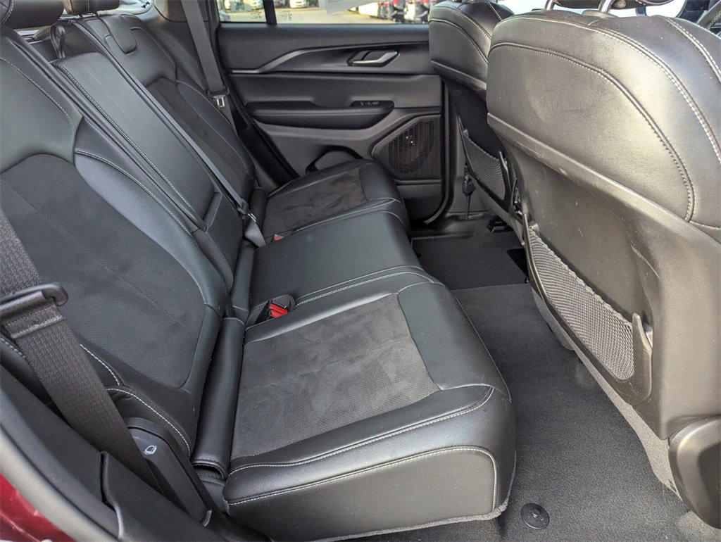 Used 2024 Jeep Grand Cherokee Altitude image 13