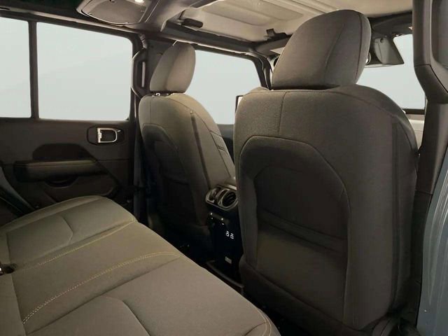 Used 2025 Jeep Wrangler Unlimited Sahara w/ Safety Group AWD/4WD image 31