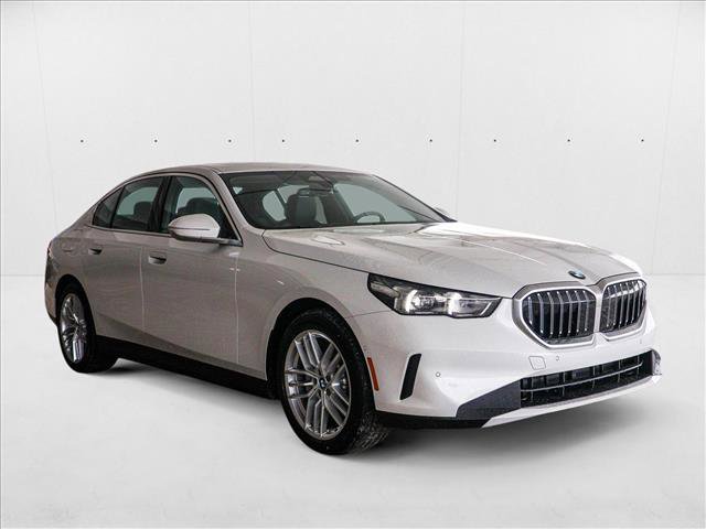 Used 2025 BMW 530i xDrive image 3