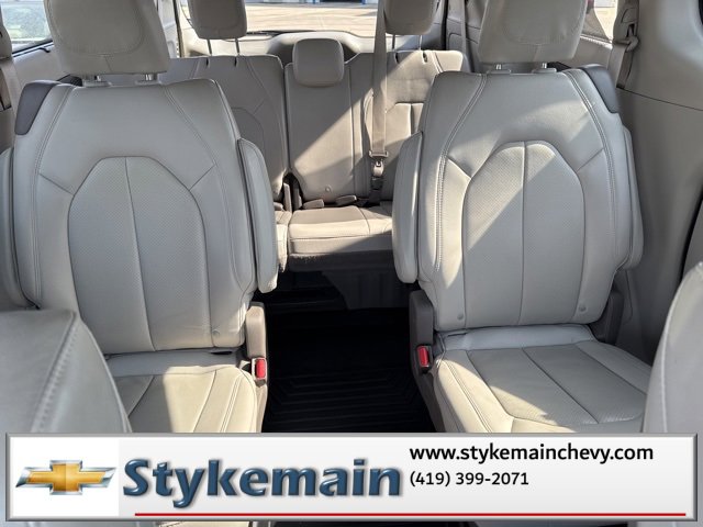 Used 2021 Chrysler Pacifica Touring-L w/ Uconnect Theater Family Group image 53